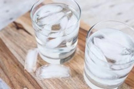 Bạn cần biết 4 yếu tố quyết định giá máy làm đá sạch